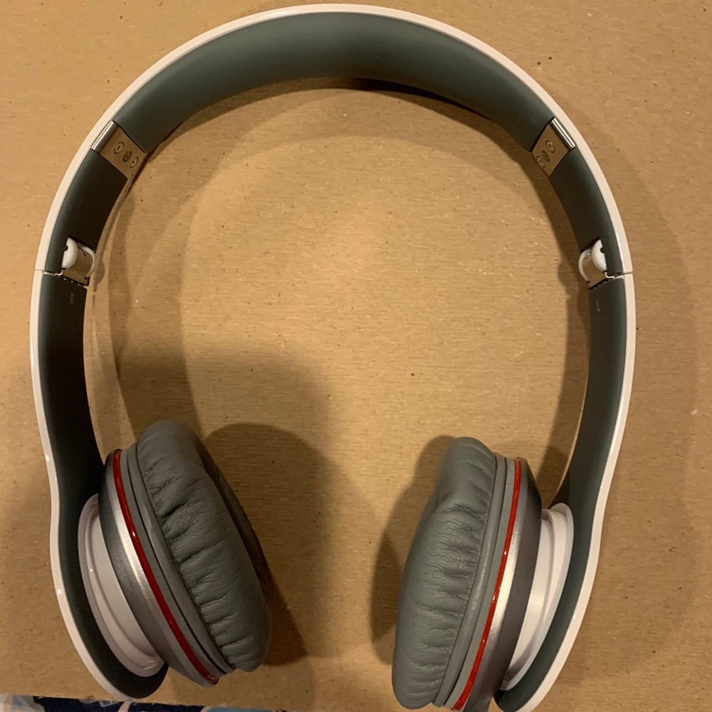 Beats by Dr.Dre headphones.